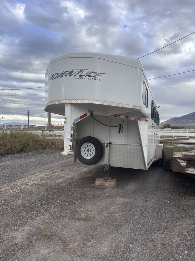 2019 Trails West Adventure 4 Horse