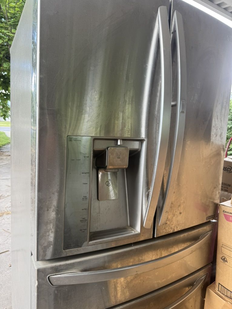 Fridge With Bottom Freezer. Fridge Doesnt Work