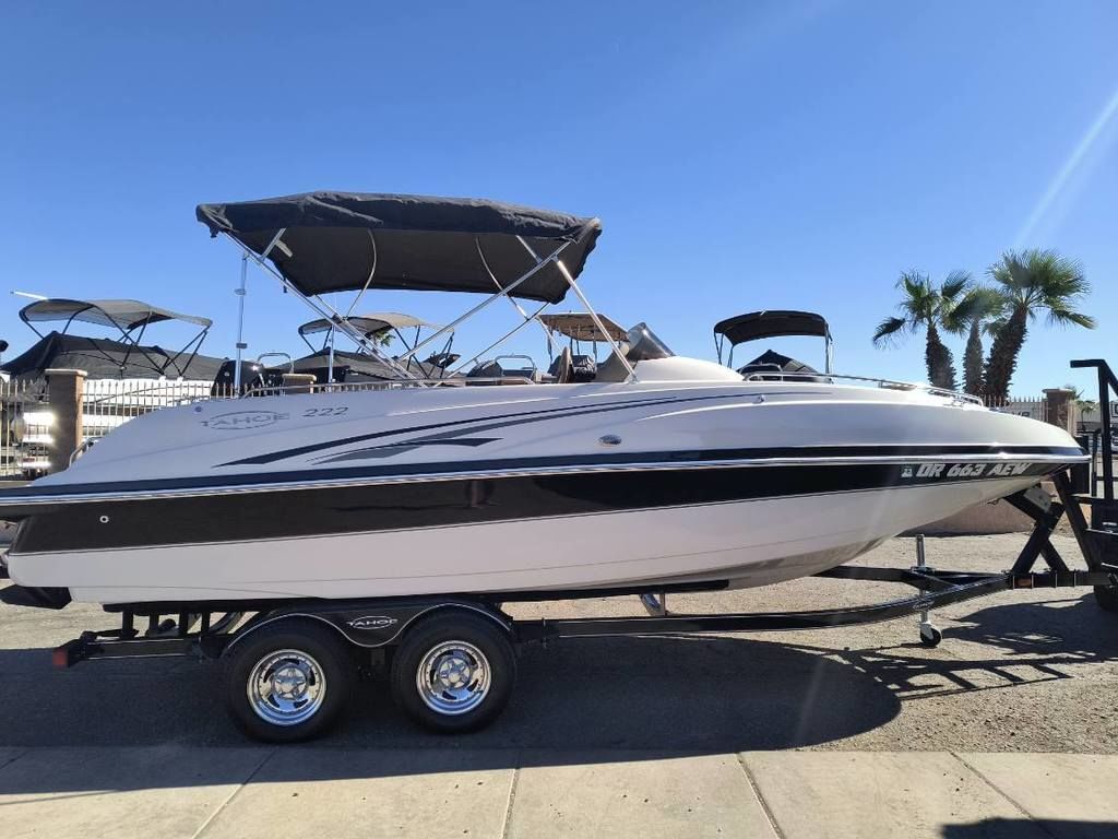 2005 Tahoe® 222 Deck Boat