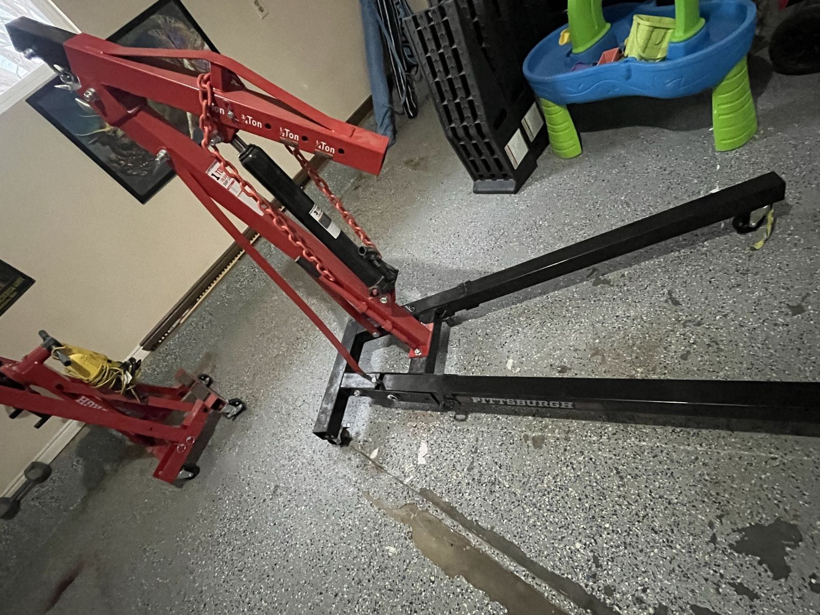 PITTSBURGH 1 Ton Capacity Foldable Shop Crane