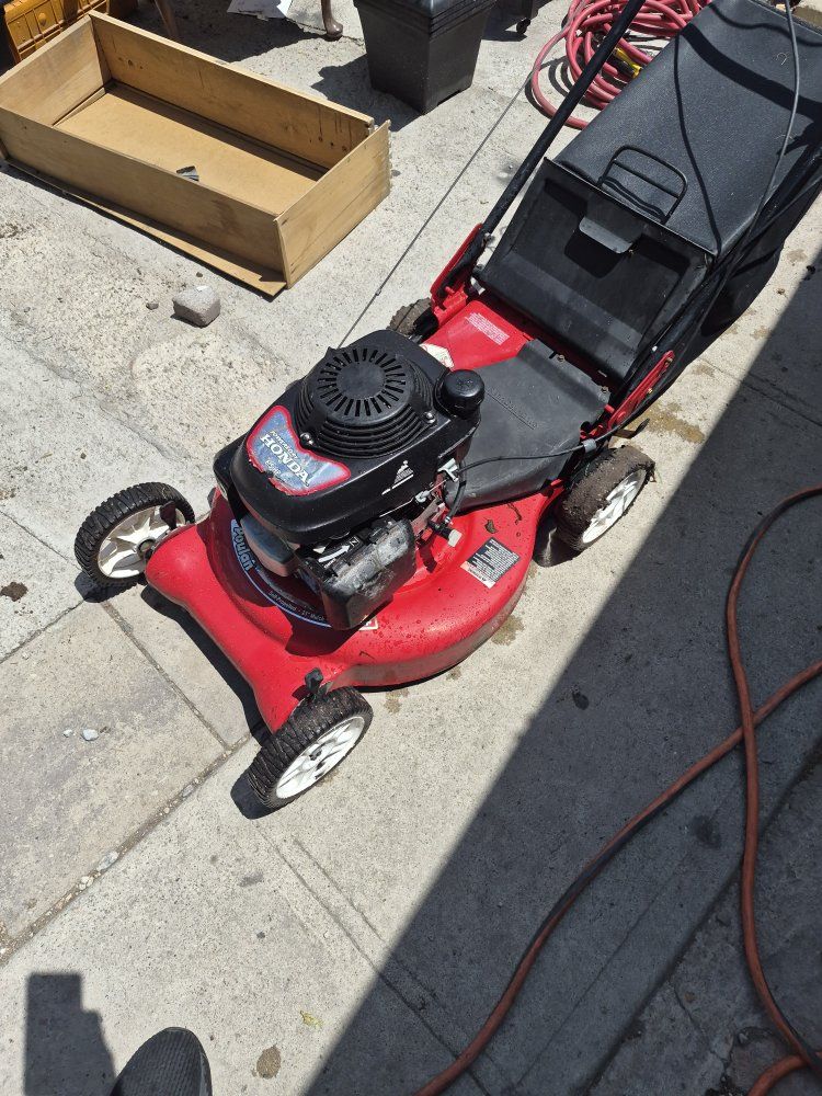 Poulan Pro 21" Push Mower with Honda Engine - Red self.pro isnt working