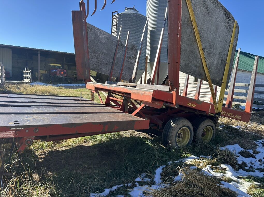 New Holland 1033 Bale Wagon