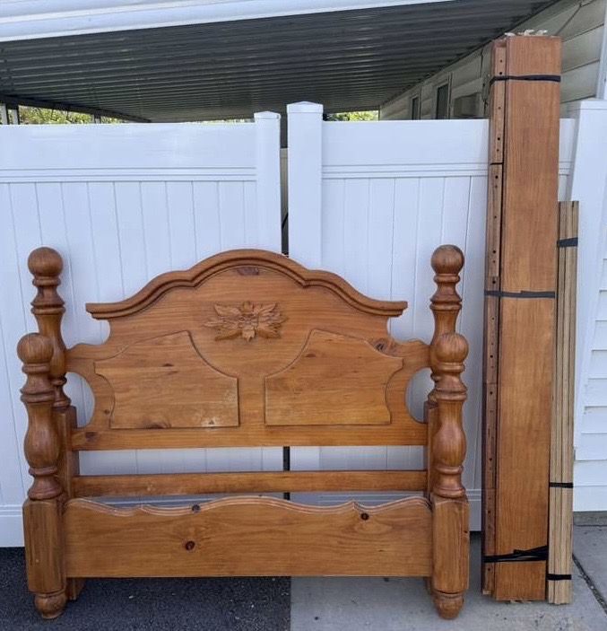 Wood Queen Bedframe