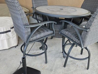 PUB STYLE BAR PATIO SET