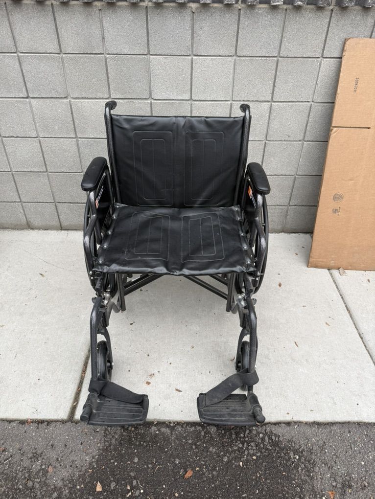 Everest & Jennings Bariatric Heavy Duty Wheelchair