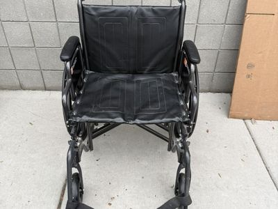 Everest & Jennings Bariatric Heavy Duty Wheelchair