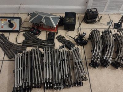 Vintage Post War Marx train sets w/2 transformers. Lots of O27 gauge track
For sale only what is in the in the pictures