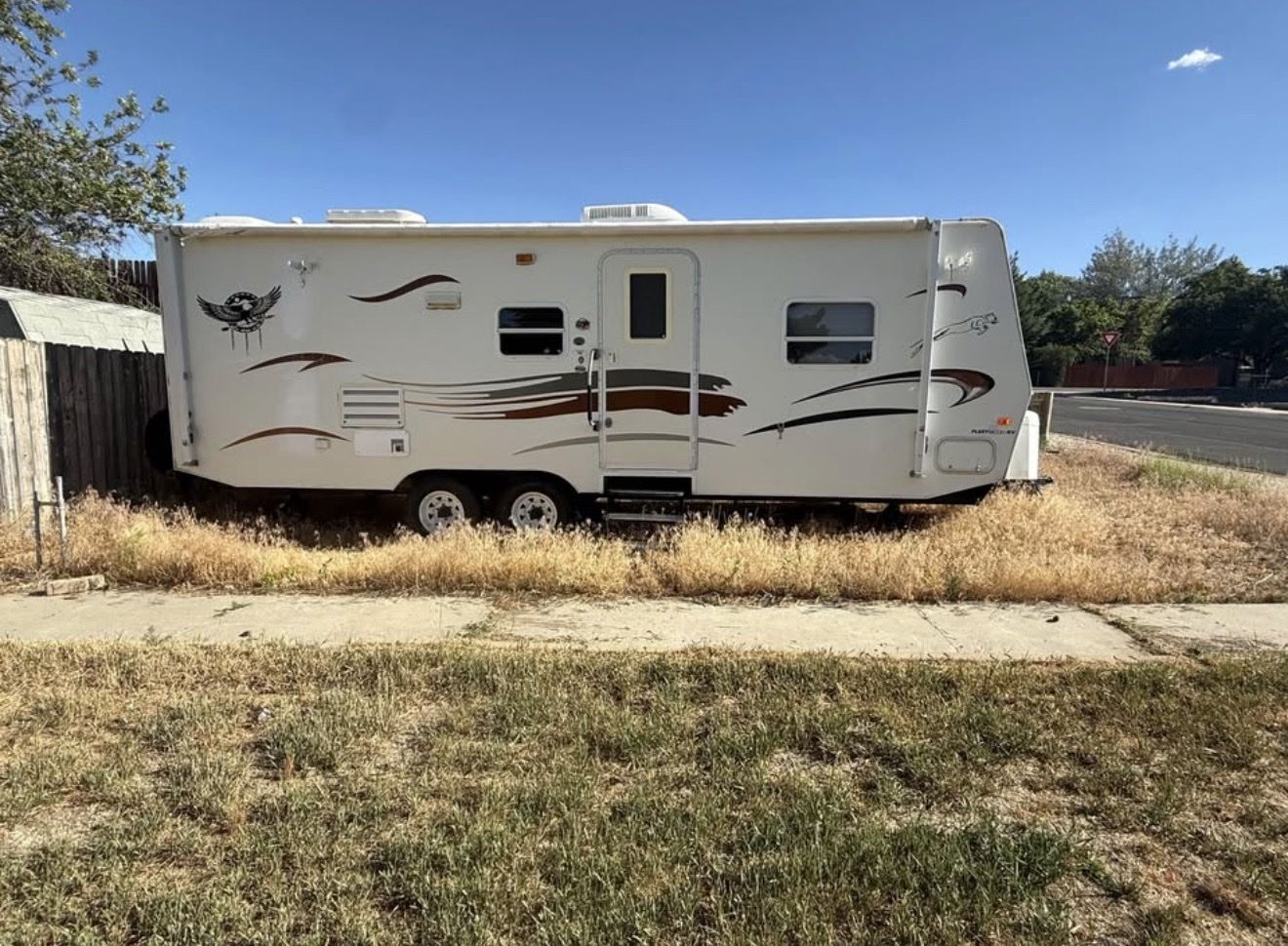 2001 26ft Bumper Pull Travel Trailer - Sleeps 6-7