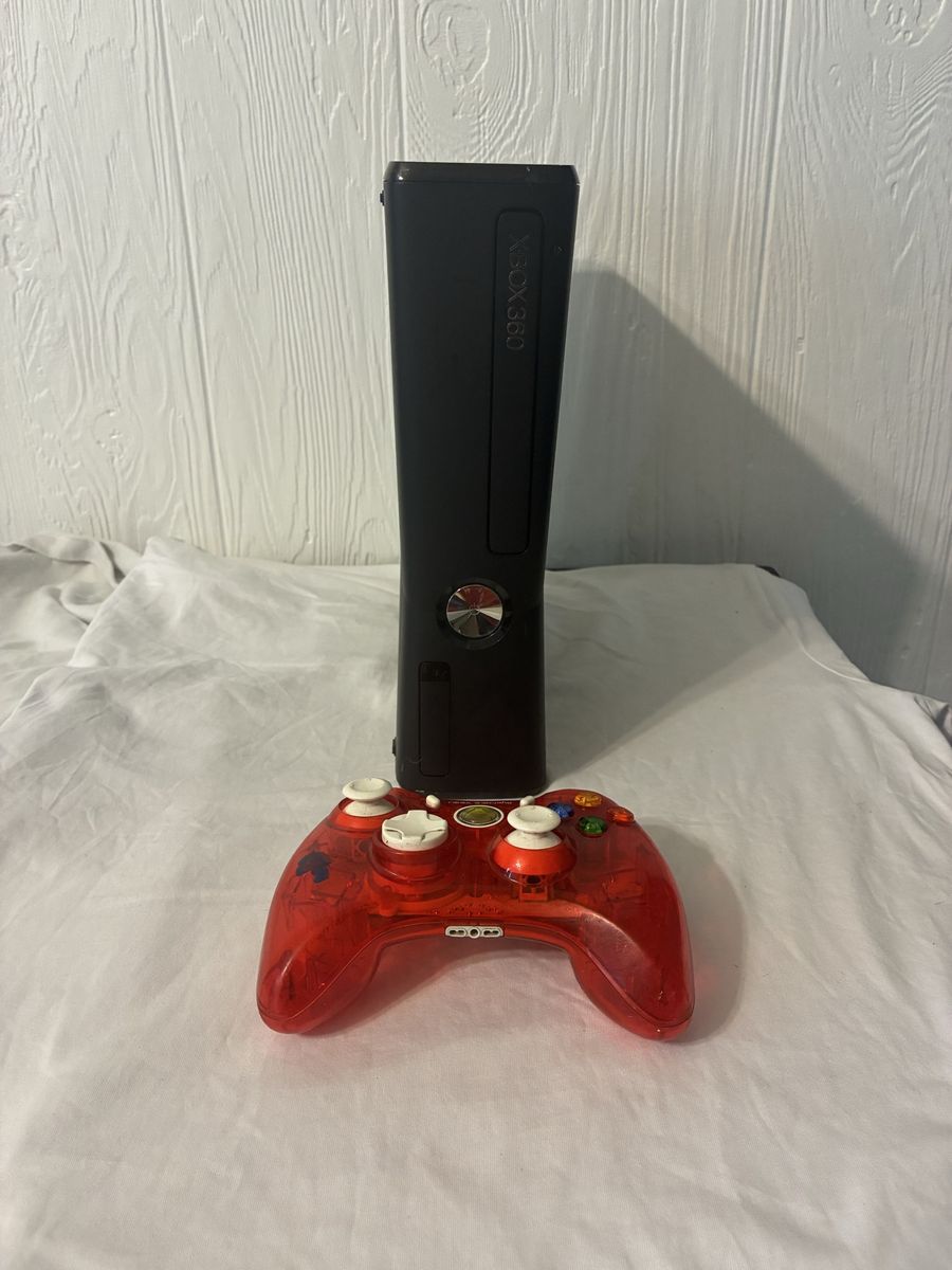 Xbox 360 S 20GB Console Black & Wired Controller