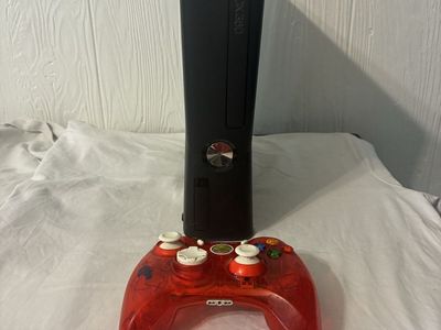 Xbox 360 S 20GB Console Black & Wired Controller