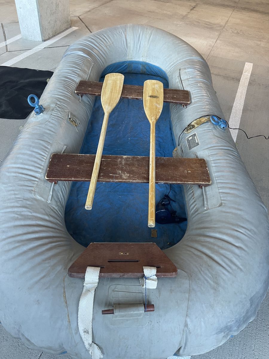 Vintage Inflatable Raft with Oars - Durable Classic Design for Water Adventures