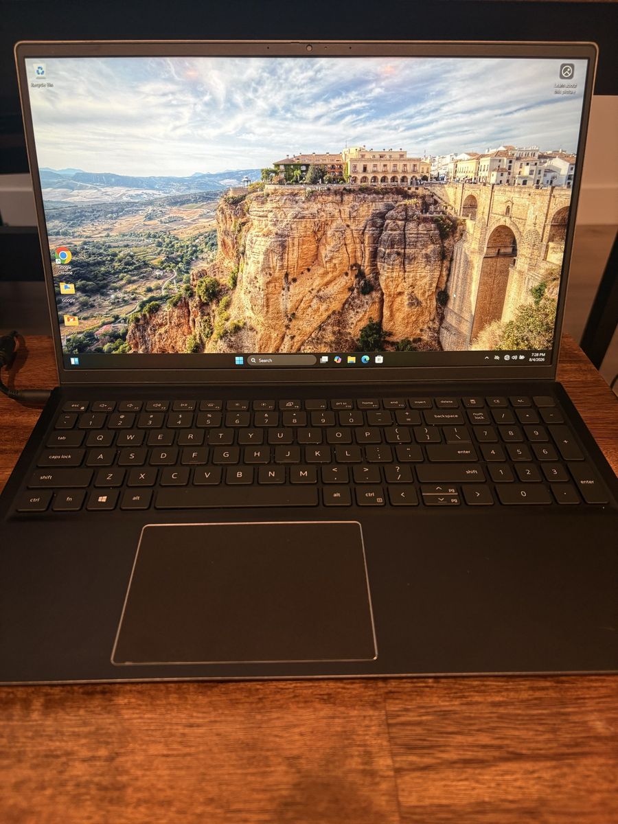 Dell Vostro 15 5510 15.6" Laptop Intel Core i7-11370H 16GB RAM 512GB SSD Windows 11 Pro