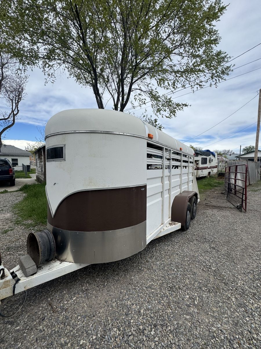 3 Horse Slant Load Trailer with tack Room