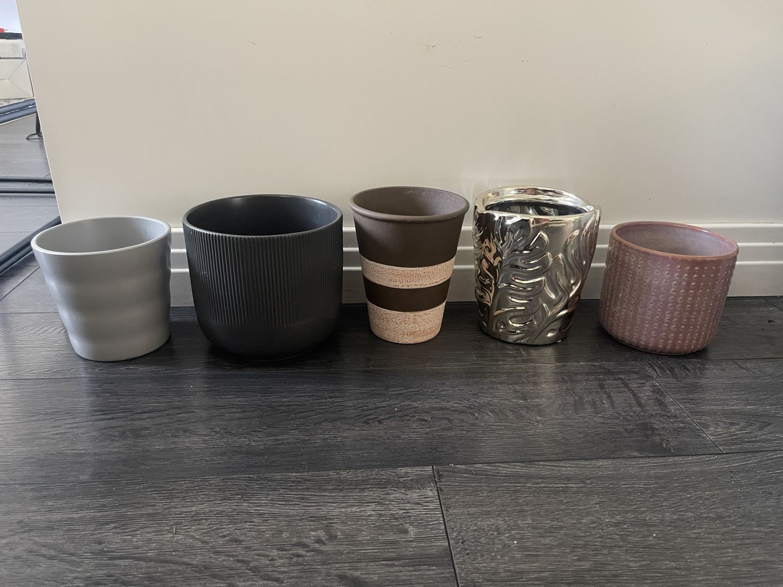 Five Planter Pots - 3 are new - All 5 are in perfect condition