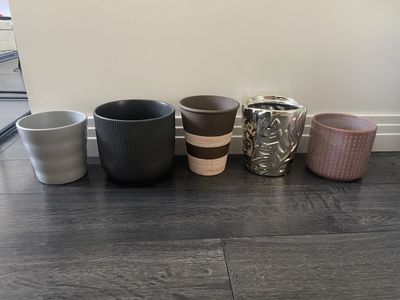 Five Planter Pots - 3 are new - All 5 are in perfect condition
