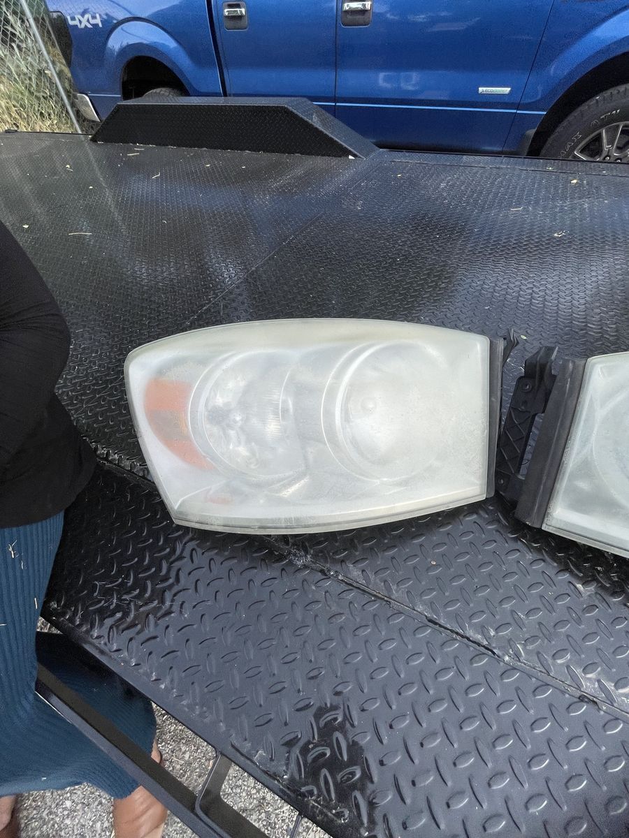 Dodge Ram 1500/2500/3500 Headlight Assembly - Passenger Side - 2006-2009 Models