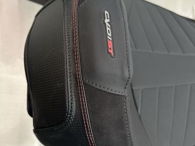 CVO st Black Motorcycle Seat with Red Stitching - Excellent Condition