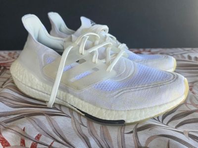 Adidas Ultraboost 21. Style FY0836 Mens size 9
