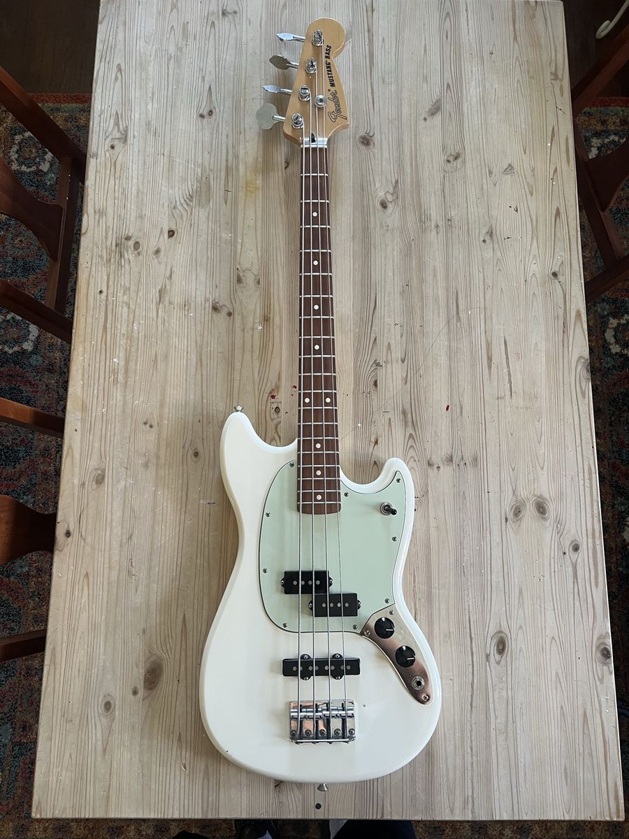 Fender Offset series Mustang bass 2016
