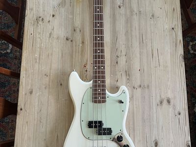 Fender Offset series Mustang bass 2016