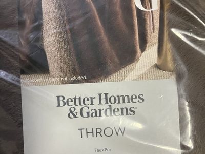 Better Homes & Gardens Faux Fur Throw Blanket 50 in x 72 in Brown