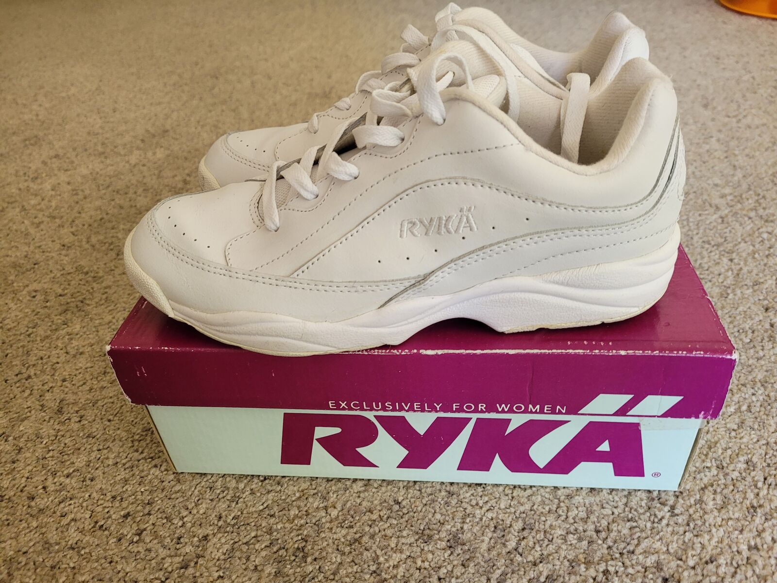 BRAND NEW LEATHER RYKA SZ 7