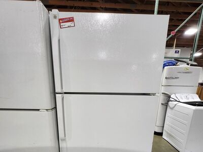 NICE WHIRLPOOL TOP AND BOTTOM FRIDGE! W-WARRANTY