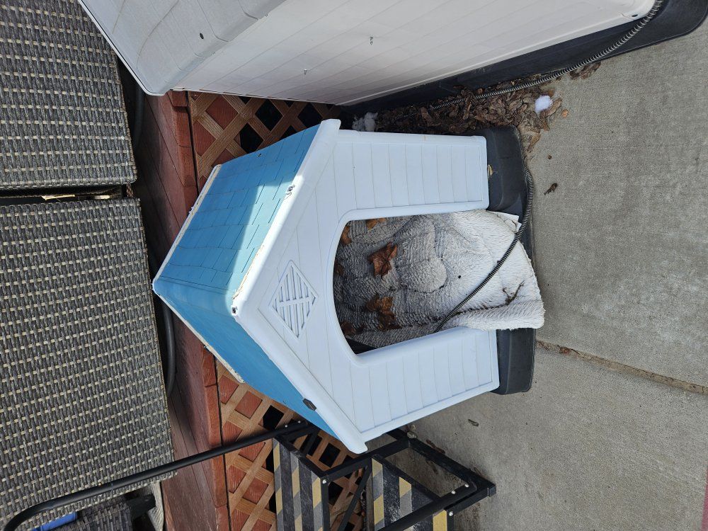 Dog house small w heater