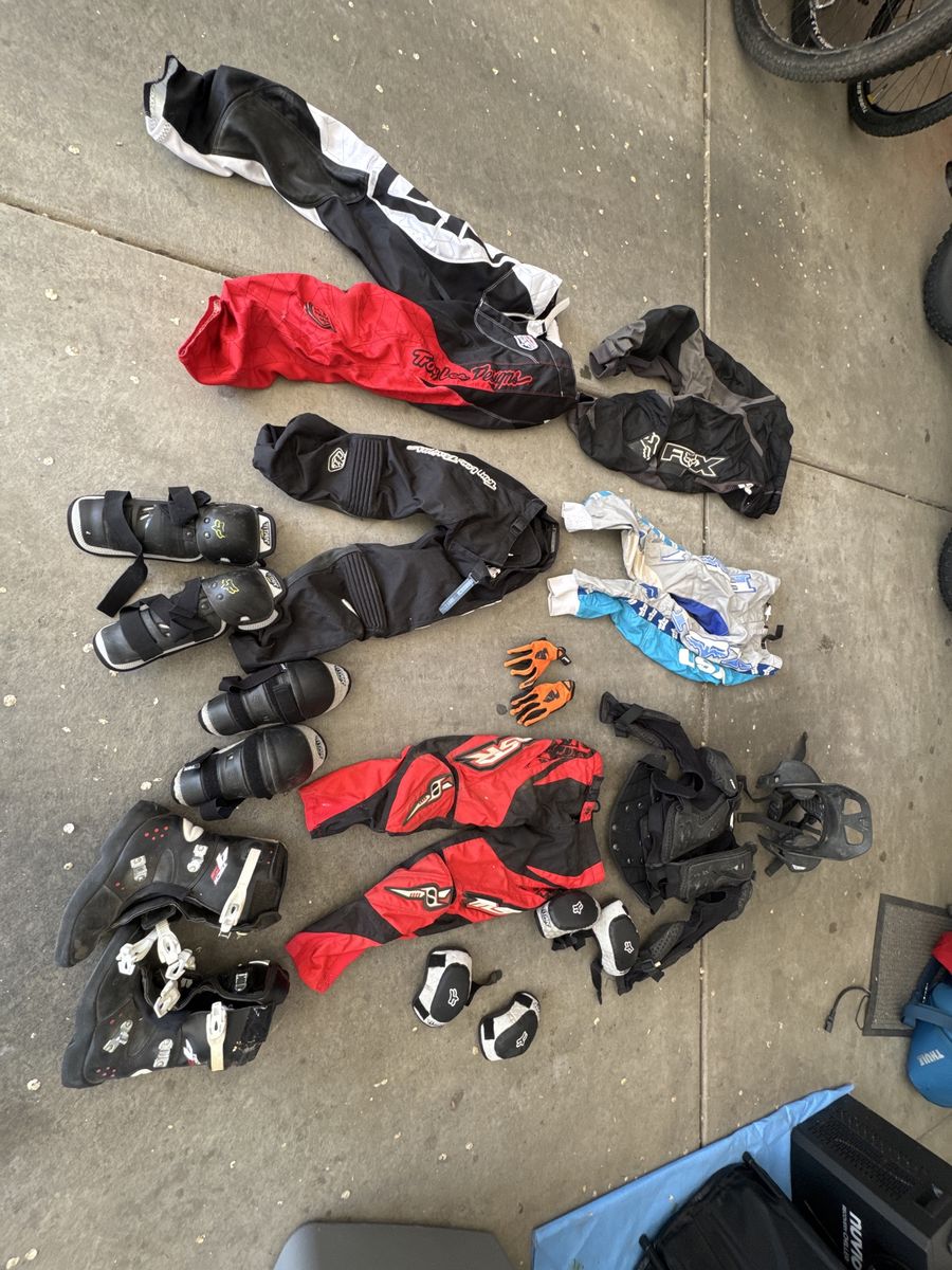 Youth Troy Lee Designs & Fox Racing Gear Set - Pants, Jerseys, Boots, Armor, Gloves