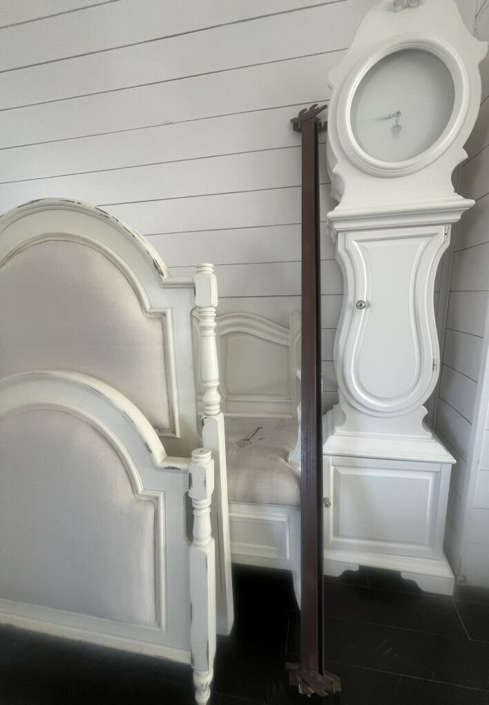 Cottage Twin Bed/ Rails/ FREE MIRROR