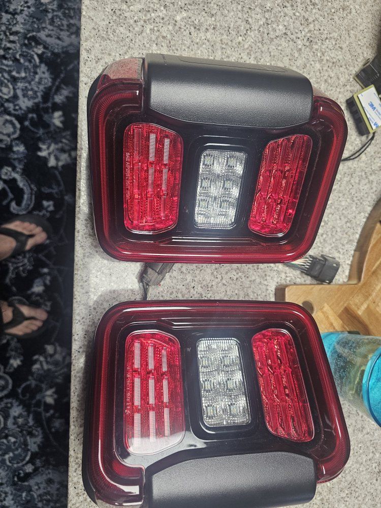 Jeep gladiator factory led Taillights (Pair) - Red/Clear, , Excellent Condition