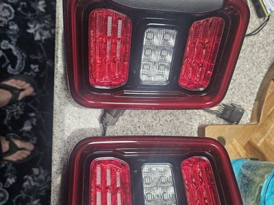 Jeep gladiator factory led Taillights (Pair) - Red/Clear, , Excellent Condition