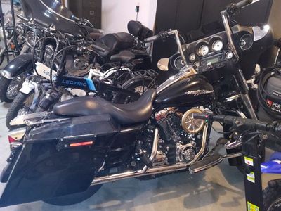 '08 street glide 25000 mi good condition & it's black 96 ci apes. I have a couple bikes for sale. I'll only answer phone calls