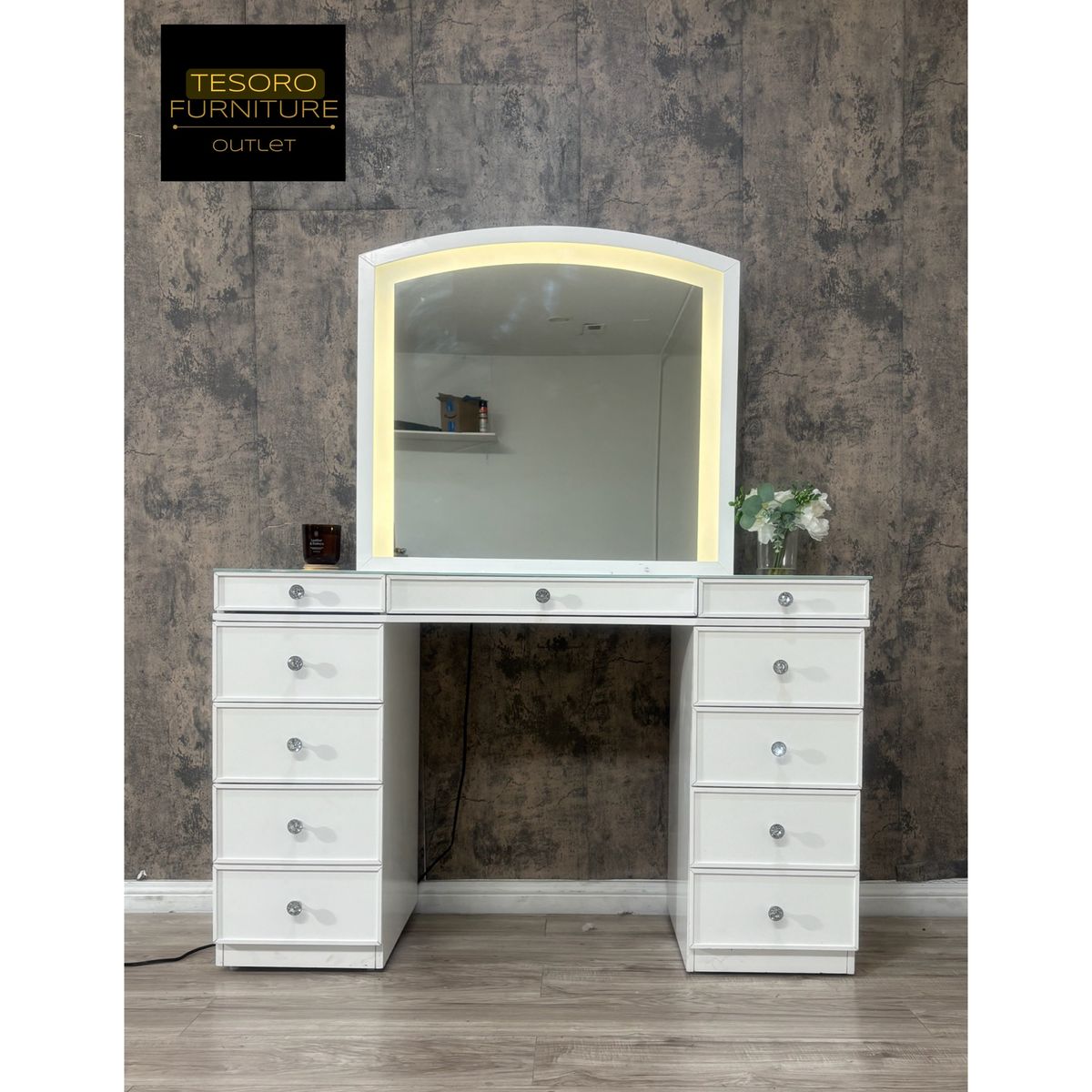 BEAUTY VANITY AMAZING DEAL‼️