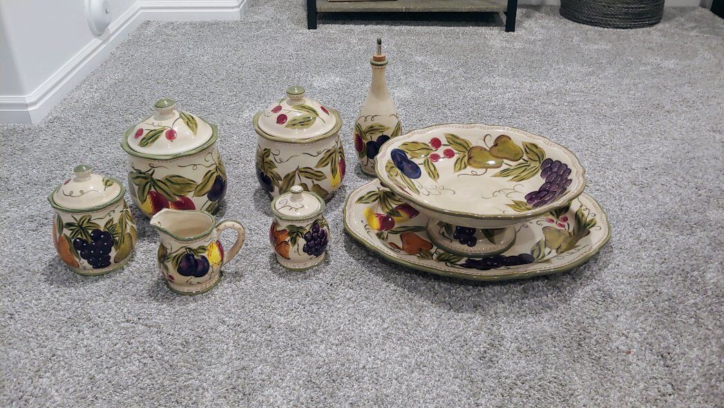 Beautiful Tuscan style set