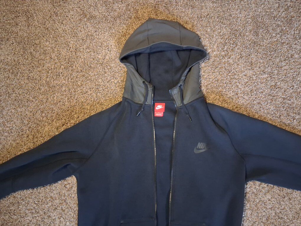 dark navy nike zip up jacket