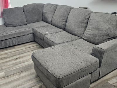 Sectional Couch (Ottoman Free with Purchase)