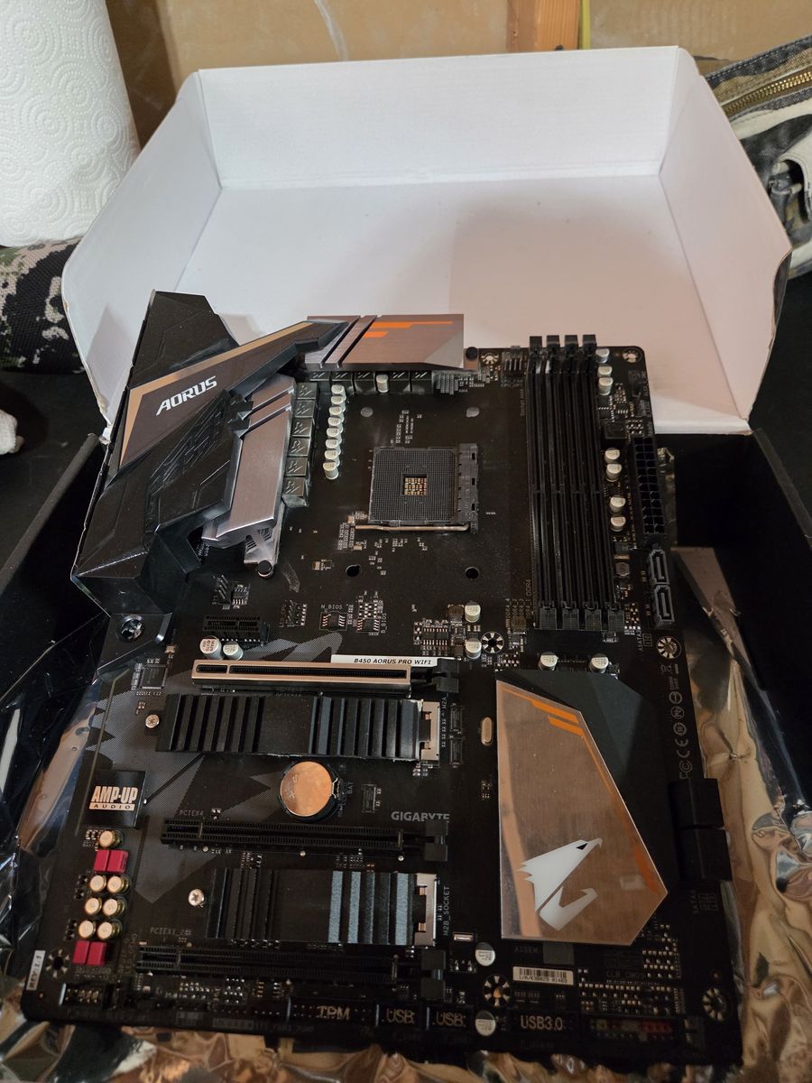 GIGABYTE B450 AORUS PRO WIFI AM4 AMD B450 USB 3.0 ATX AMD Motherboard