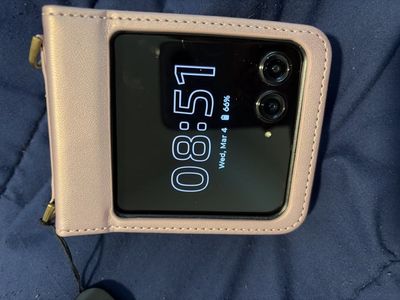 Motorola razr 2025 LOCKED TO METROPCS