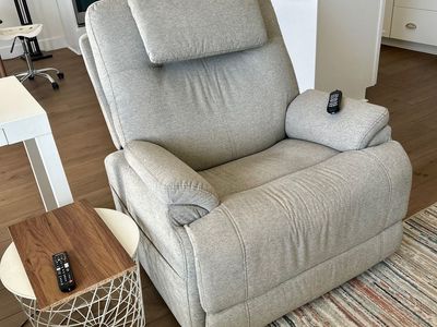 Flexsteel Power Recliner w/ Lift Assistance