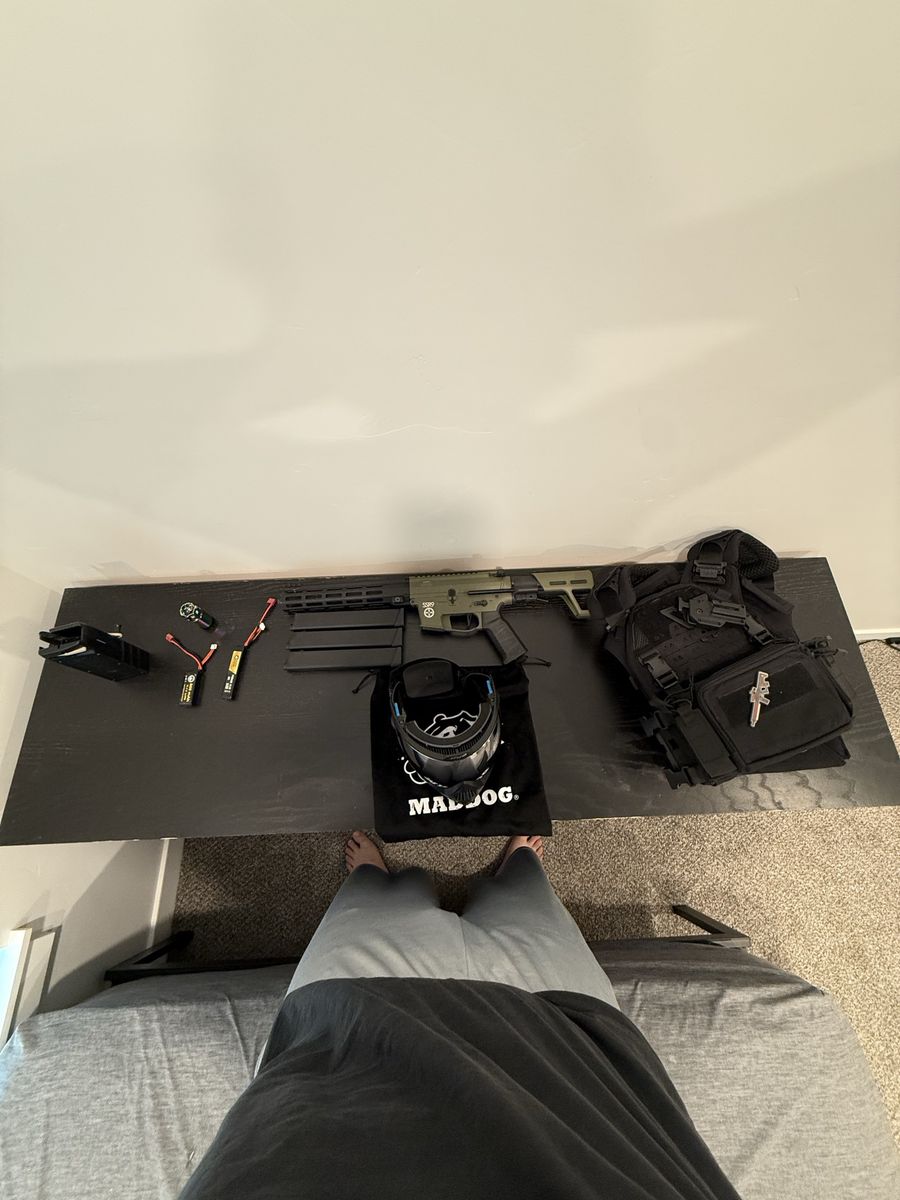 Full Airsoft Loadout – SSR9, Dye i5, Tracer, Plate