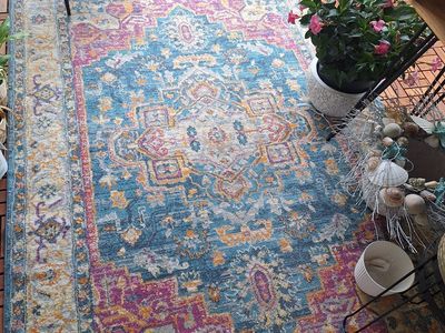 LIKE NEW Indoor/Outdoor Rug BOHO CHIC