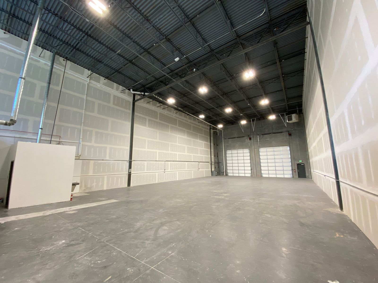 Main image 3