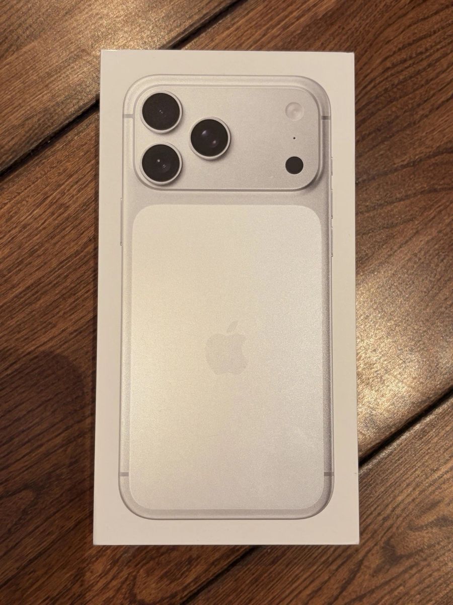 Apple iPhone 17 Pro Max 256GB  - Silver  - Unlocked -  Brand New