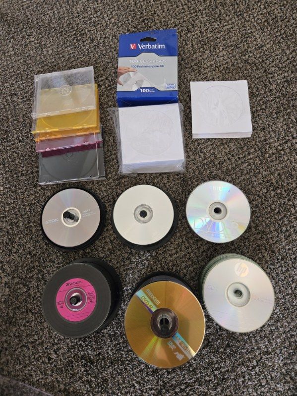 Writeable DVDs and CDs - 134 DVD-R's, 100 CD-R's, and 25 CD-RW's and 225 cases for sale