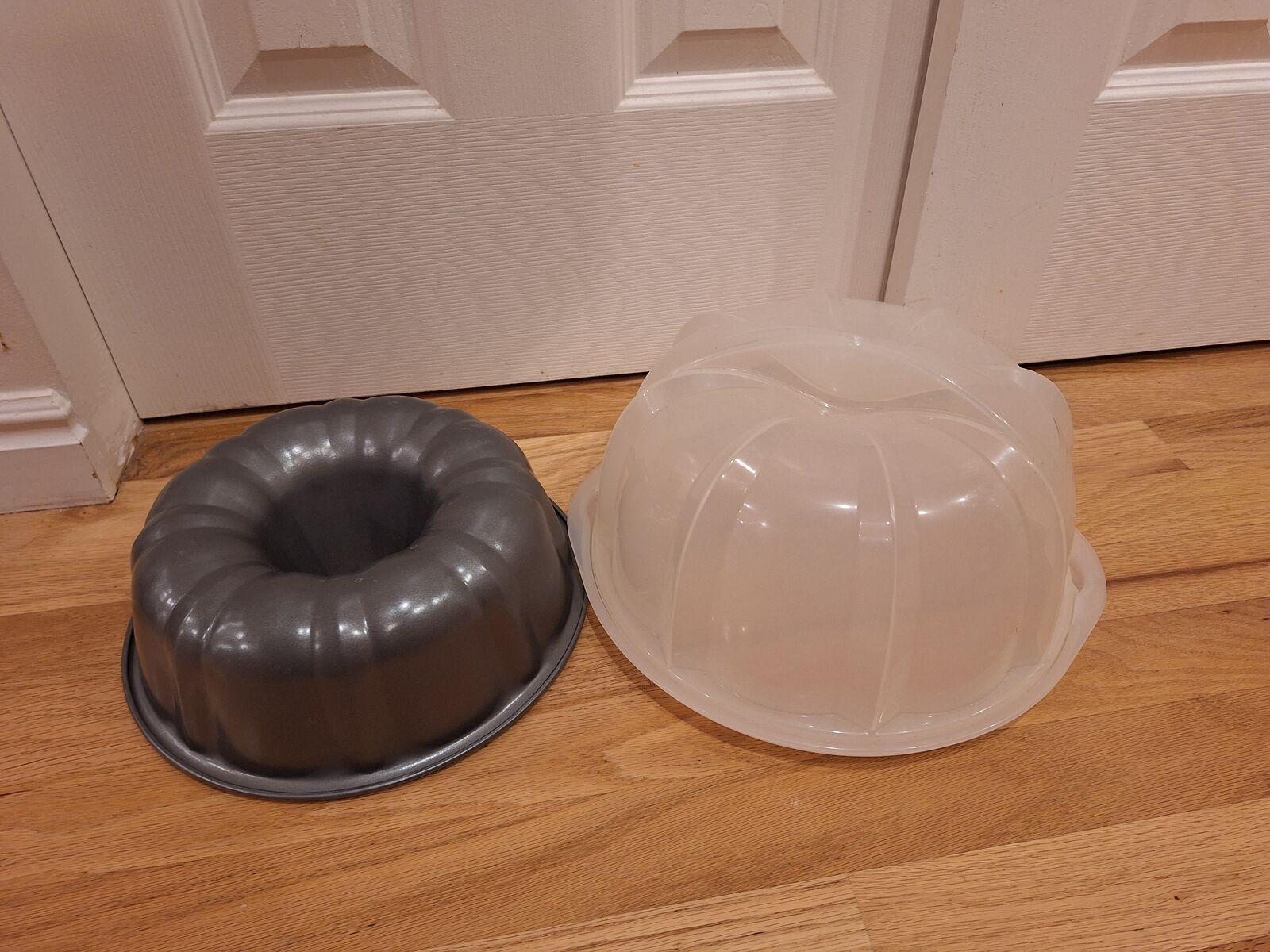 Bundt Cake Pan and Tupperware cake keeper