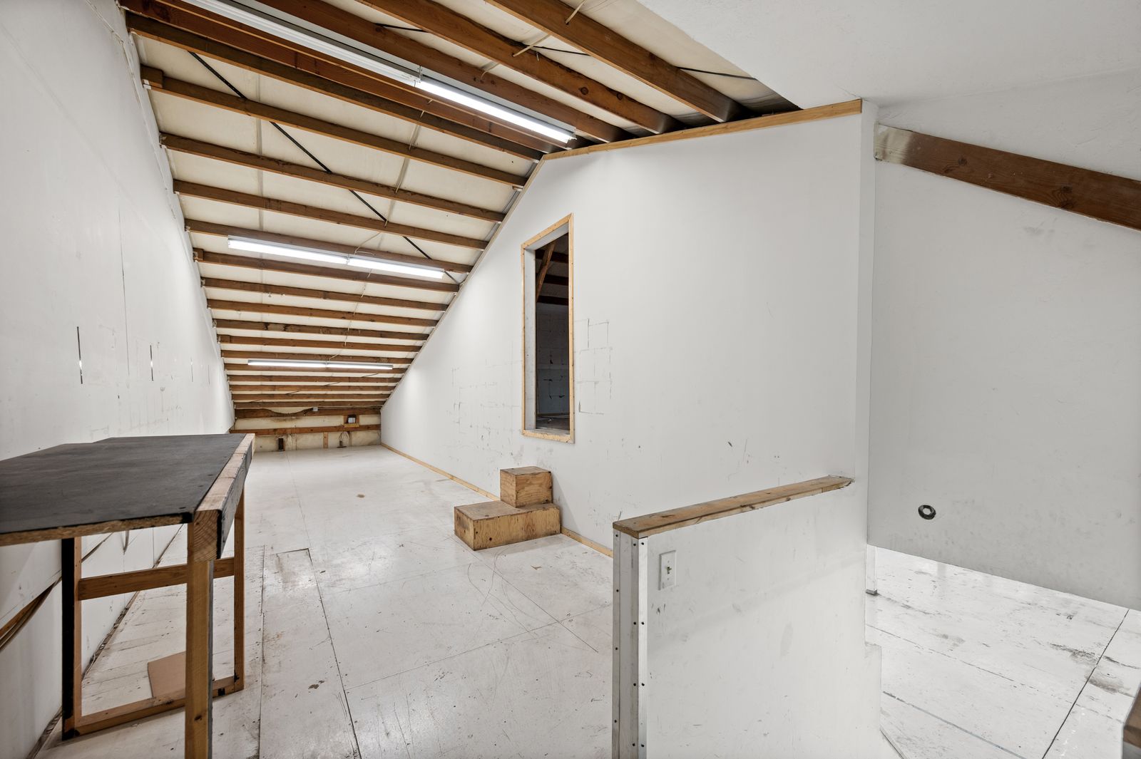 Main image 13