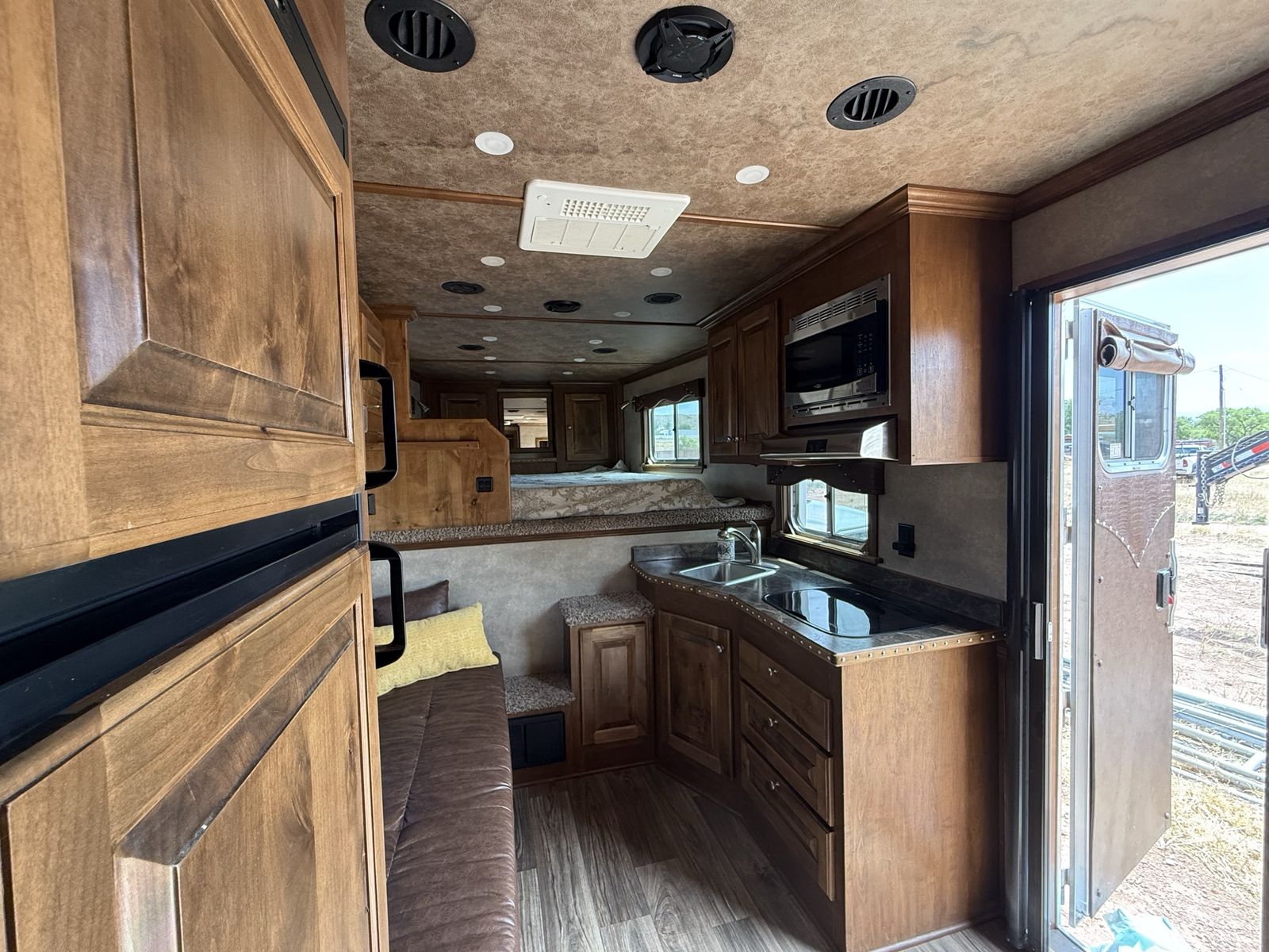 Main image 14