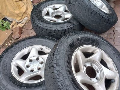 Toyota Tacoma Truck tires and rims