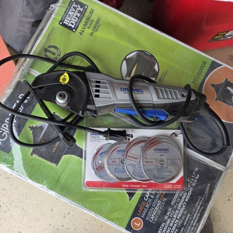 Dremel Saw-Max SM700 Corded Rotary Tool with Cutting Discs, Heavy Duty Multi-Purpose Saw